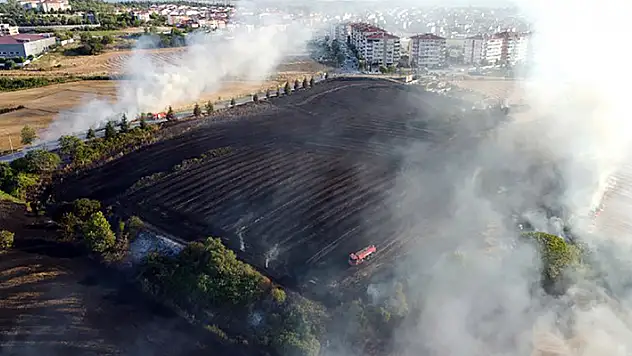 Edirne'de anız yangını, yerleşim yerine sıçramadan söndürüldü
