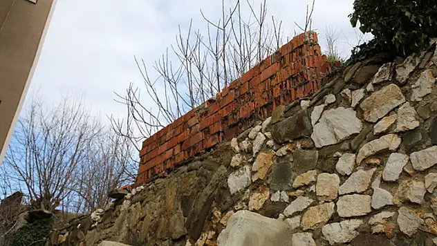 Edirne'de feci ölüm! Genç kadının üzerine duvar yıkıldı
