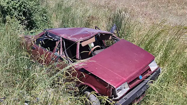 Edirne'de otomobil su kanalına girip, takla attı: 2 yaralı 
