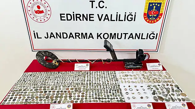 Edirne'de evde bin 85 tarihi sikke ve obje ele geçirildi
