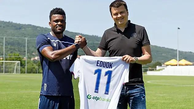 Edouk kulübüyle sözleşme uzattı 