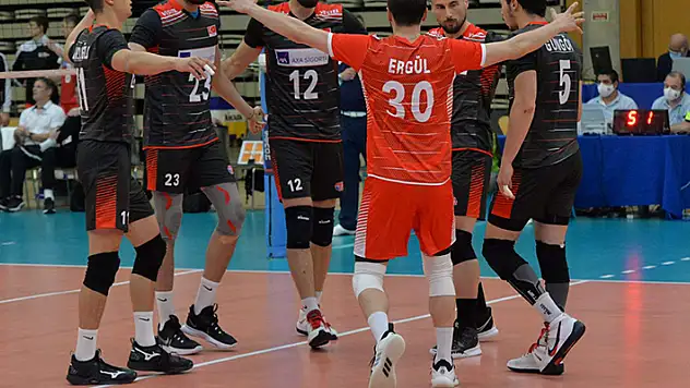 Efeler'in rakibi Estonya oldu 
