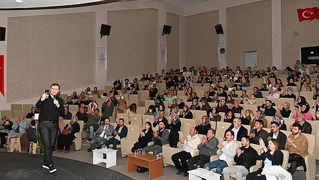 Efiloğlu, 'Çocuklarımız dijital dünyanın tam kalbinde büyüyorlar'