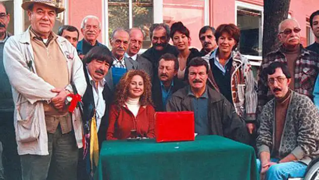 Efsane dizi Mahallenin Muhtarları ekranlara dönüyor!
