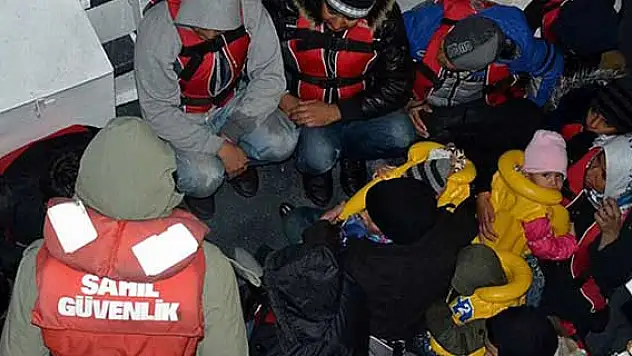 Ege Denizi'nde 22 göçmen kurtarıldı
