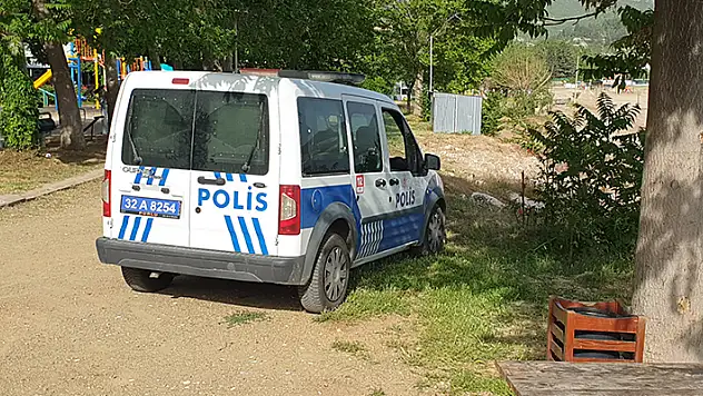 Eğirdir Gölü sahilinde el bombaları bulundu, plaj girişe kapatıldı
