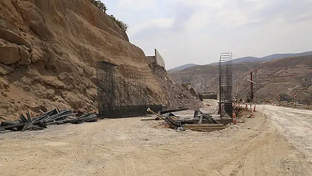 Eğiste Viyadüğü'nde çalışmalar sürüyor