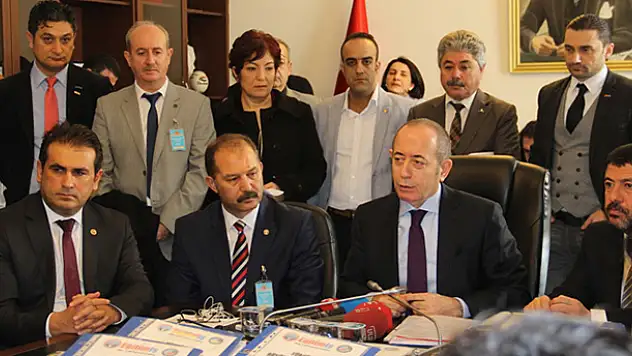 Eğitim-İş, 100 bin imzayı TBMM'ye teslim etti