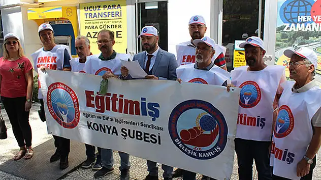 Eğitim- İş'ten Konya'da 'kınalı' protesto