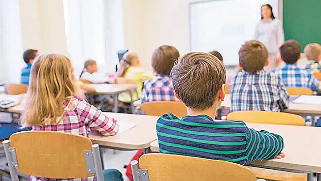 Eğitimde yeni dönem! Teneffüsten, ders geçme notuna, devamsızlığa kadar köklü değişiklikler Resmi Gazete'de yayımlandı
