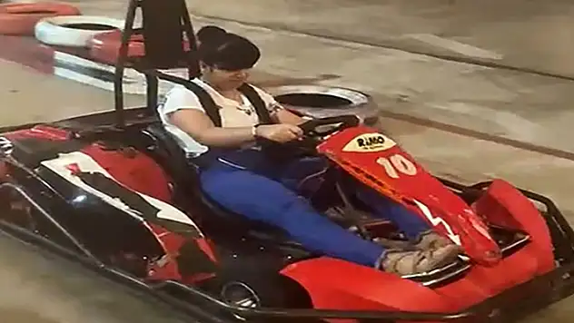 Eğlenmek için bindiği Go-kart'ta faciayı yaşadı! Saçı tekere dolanan genç kız canından oluyordu