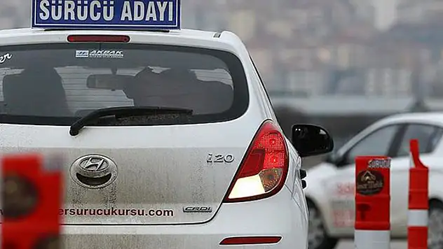 Ehliyet direksiyon sınavlarında 2022 yılında devrim gibi değişiklik! Her şey zorlaşacak
