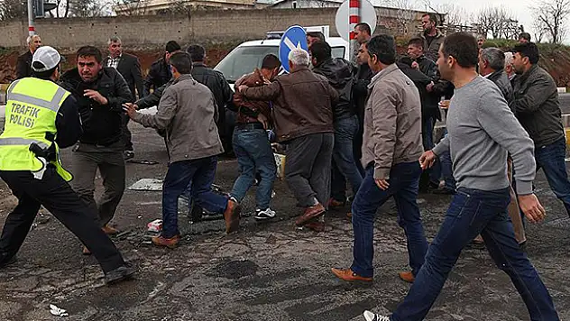 Ehliyet sahiplerine 'trafikte saygı eğitimi' başlıyor