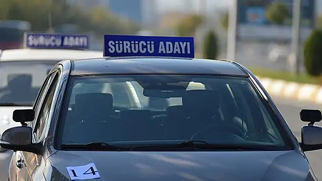 Ehliyet sınavı görevlilerinin ücretlerine yeni düzenleme
