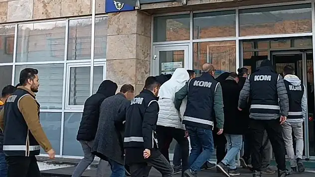 Ehliyet sınavına başkasının yerine giren 21 şüpheliye gözaltı

