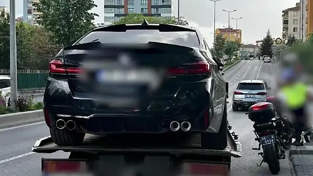 Ehliyetine 17 yıl el konulan sürücü drift yaparken yakalandı: 115 bin 830 lira ceza kesildi
