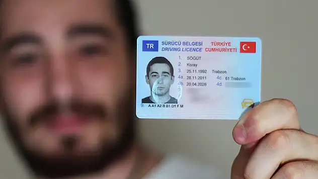 Ehliyetini evde unutan yandı