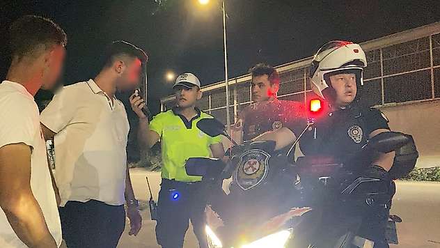 Ehliyetsiz sürücü polisi kandırmaya çalıştı: İkizim var