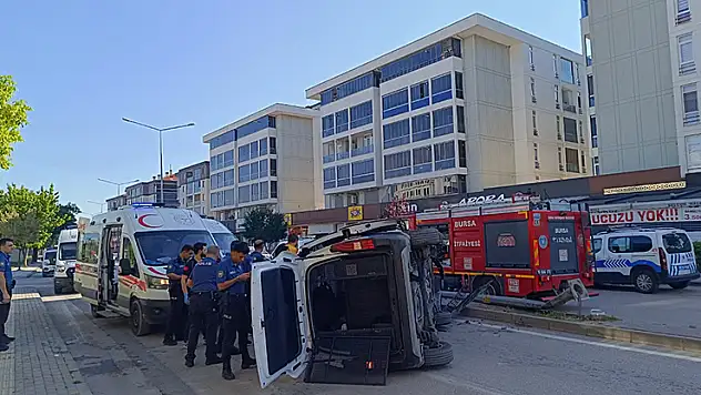 Ekip otosu kaza yaptı: 2'si polis, 5 yaralı