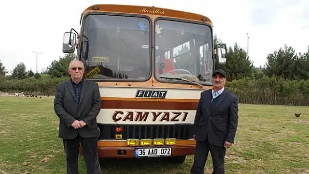 Ekmek teknelerini 30 yıl sonra karşılarında gördüler, gözyaşlarını tutamadılar