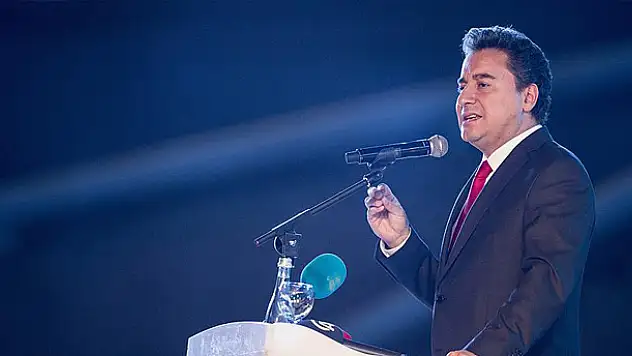 Ekonomi kurmayları yeniden aday