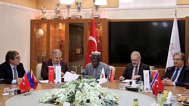 Ekselanslarından Konya'daki üniversiteye ziyaret
