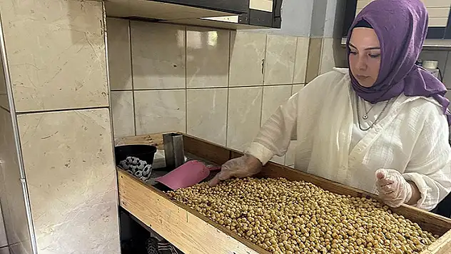 El sanatları eğitmeni Aysun, KOSGEB desteğiyle fındık işleme tesisi kurdu
