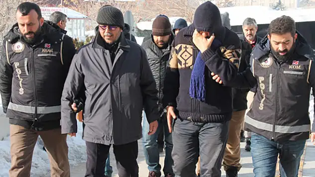 Elazığ'da 13 polis tutuklandı
