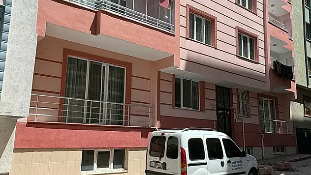 Elazığ'da 4'üncü kattan aracın üzerine düşen kadın öldü
