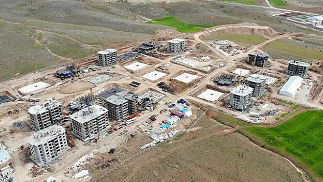 Elazığ'da deprem konutları hızla yükseliyor, bazılarının kaba inşaatı bitti