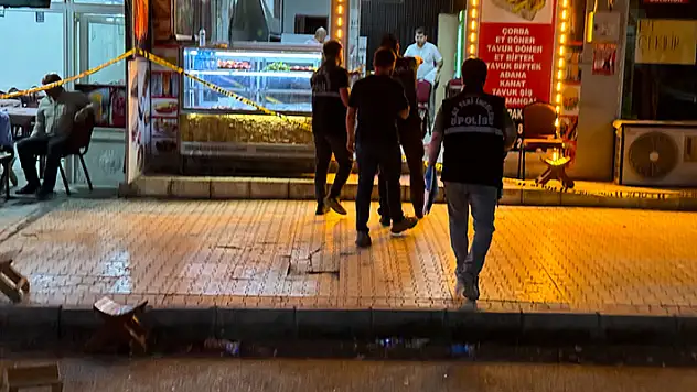 Elazığ'da lokantada yemek yerken silahlı saldırıya uğrayan 3 kişi yaralandı

