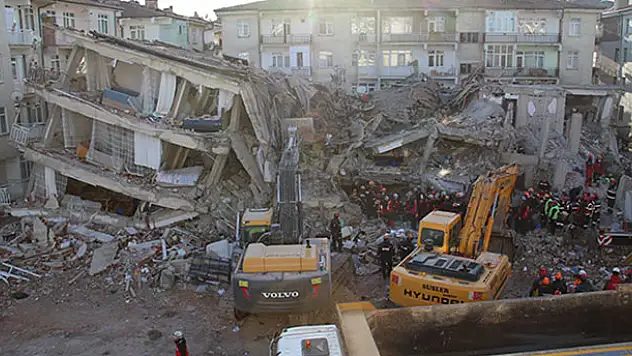 Elazığ depreminde ölenlerin sayısı 38'e yükseldi
