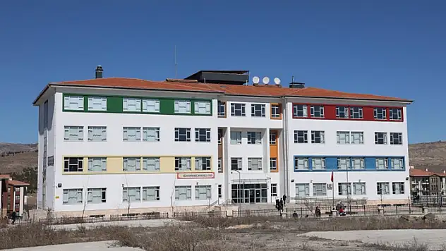 Elazığ'da 12 öğrenci, kantinde yedikleri tavuktan sonra hastanelik oldu
