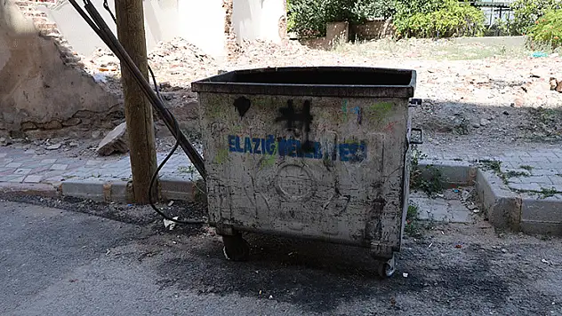 Elazığ'da çöp konteynerinde yeni doğmuş bebek bulundu