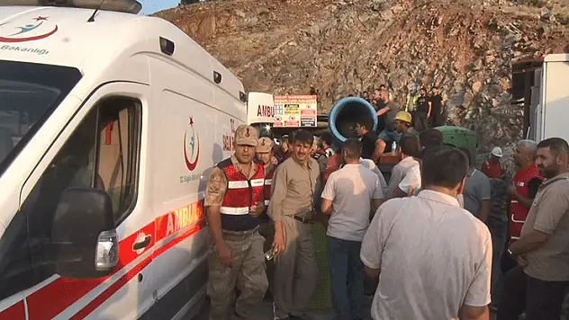 Elazığ'da göçük altında kalan işçinin cenazesi hastane morguna kaldırıldı