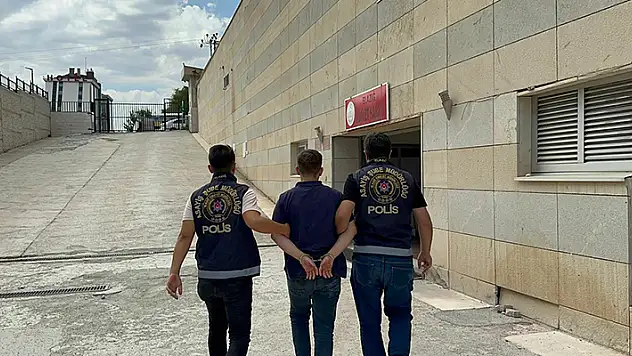 Elazığ'da kız meselesi yüzünden tartıştığı kişiyi öldüren şüpheli, tutuklandı
