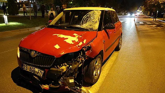 Elazığ'da otomobilin çarptığı yayalardan biri hayatını kaybetti