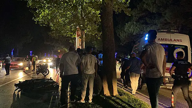 Elazığ'da refüje çarpan motosiklet devrildi, sürücü ve yolcu öldü
