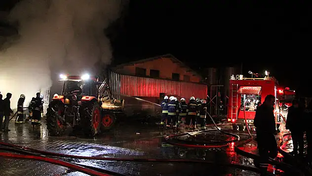 Elektrik kontağı tavuk çiftliğini yaktı
