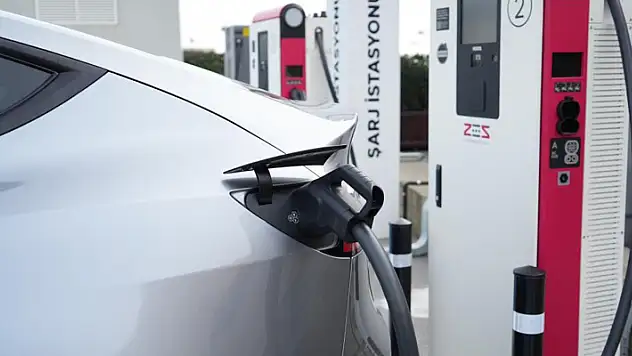 Elektrikli araç sahipleri uzun yola çıkmakta tedirgin
