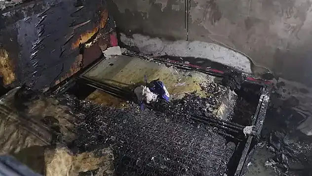 Elektrikli battaniyeden çıkan yangında bebek öldü, kardeşi ile annesi yaralandı
