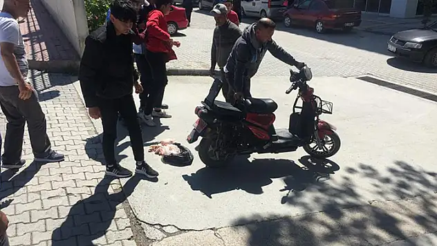Elektrikli bisiklet hafif ticari araca çarptı: 1 yaralı
