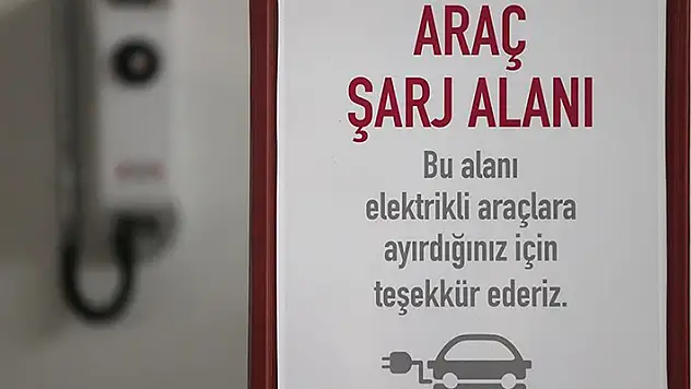 Elektrikli taşıtları şarj etmek için kurulacak tesisata ilişkin teknik şartname Resmi Gazete'de
