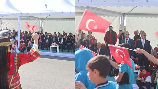 Ellerinde bayraklarla Cumhuriyet için yürüdüler
