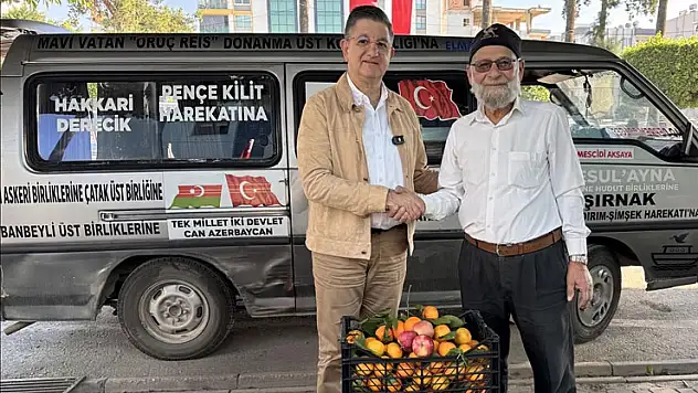 'Elmacı Dede' Hatay'dan aldığı mandalinaları Mehmetçiğe ulaştıracak