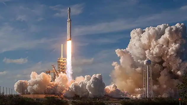 Elon Musk'ın hayali gerçekleşmedi! Falcon Heavy Mars'ı ıskaladı...