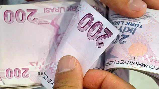 Emekli aylıkları ve emekliye verilecek zam oranı maddeleri kabul edildi
