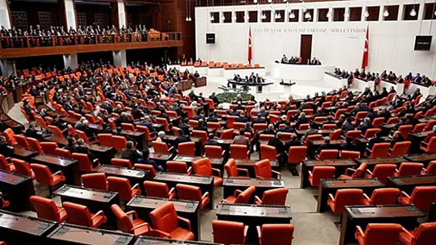 Emekli aylıklarıyla ilgili kanun kabul edildi