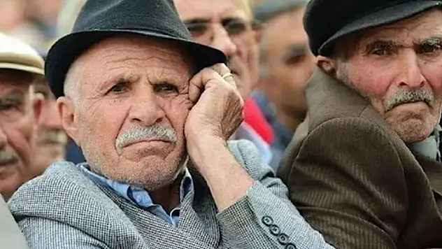 Emekli ikramiyesinde son dakika! Çalışan emekliler ikramiye tarihi belli oldu
