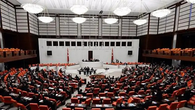 Emekli maaşına zam Meclis'ten geçti